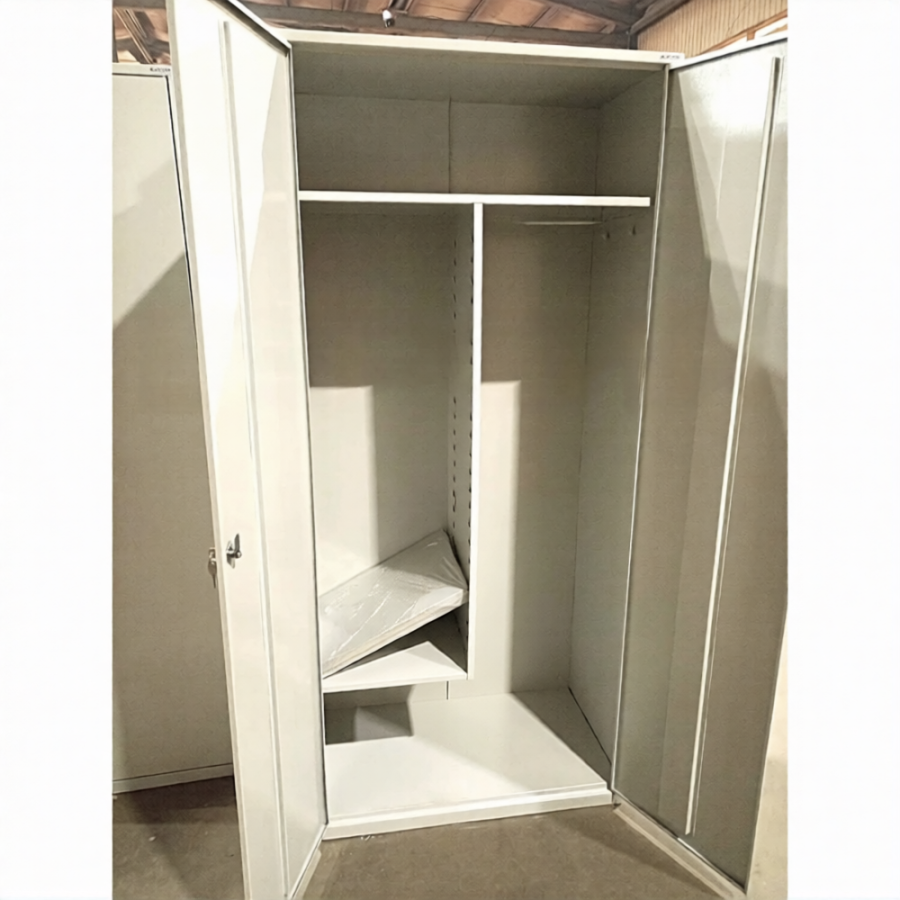 Шкаф хозяйственный с ригельным замком ШУН-900-500-4П