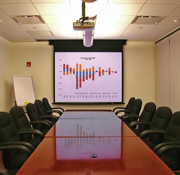 Экран настенный с ручным приводом Digis DSOD-4302